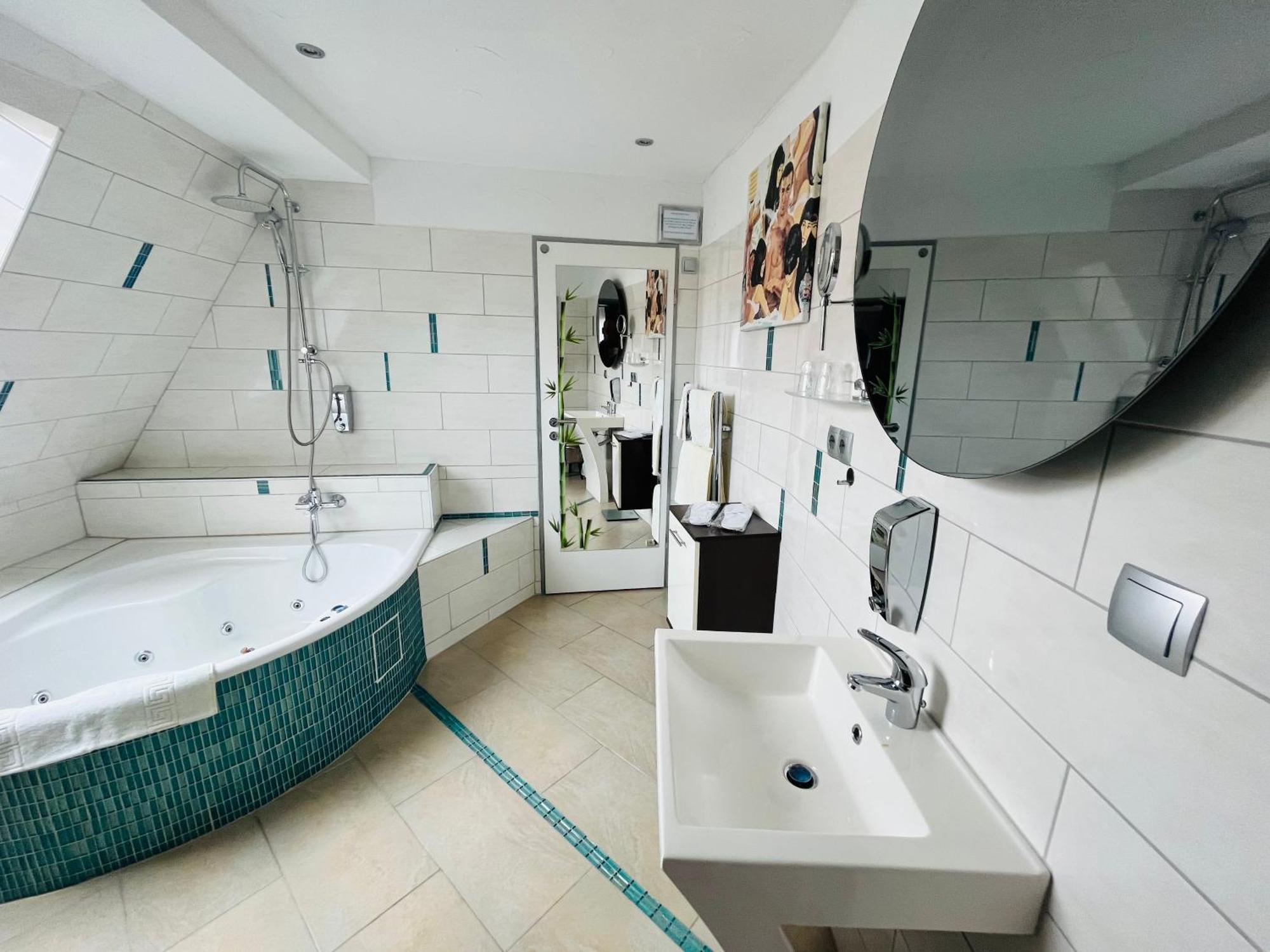 Hotel Karthaeuser Hof Floersheim am Main Екстер'єр фото